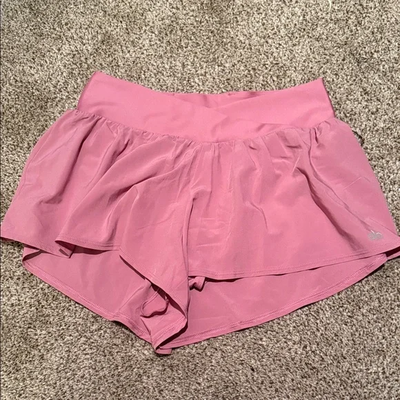 ALO V-Cute Running Short - Picture 5 of 6